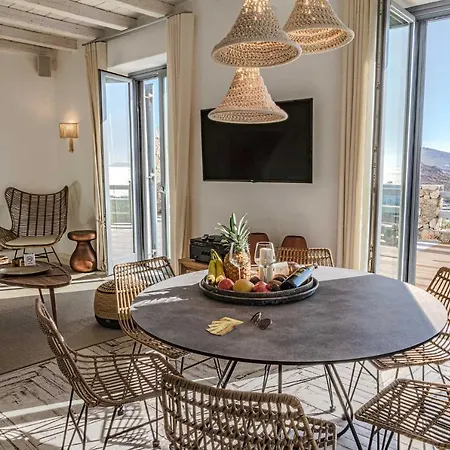 Iakinthos By Mykonian Kazarte فيلة *