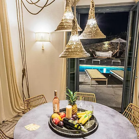 Iakinthos By Mykonian Kazarte * Kalafatis