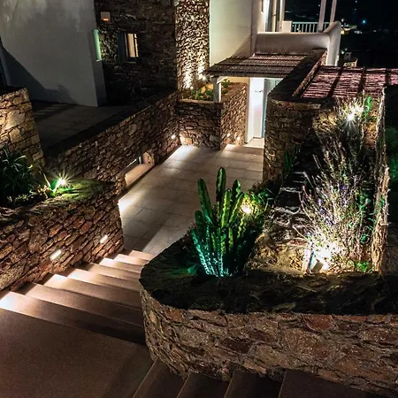 Iakinthos By Mykonian Kazarte קלפטיס