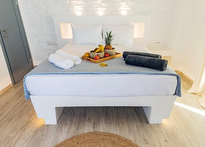 Iakinthos By Mykonian Kazarte Kalafatis