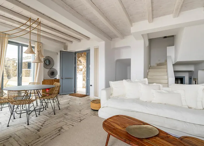 Iakinthos By Mykonian Kazarte Kalafatis