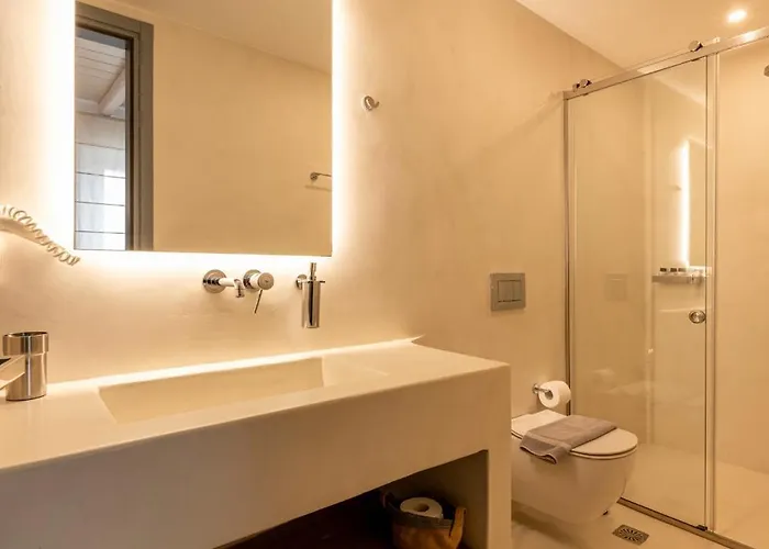 Iakinthos By Mykonian Kazarte *